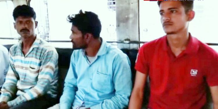 গুসকরায় ডাকাতির  আগে অস্ত্রসহ গ্রেফতার ৩ দুস্কৃতী