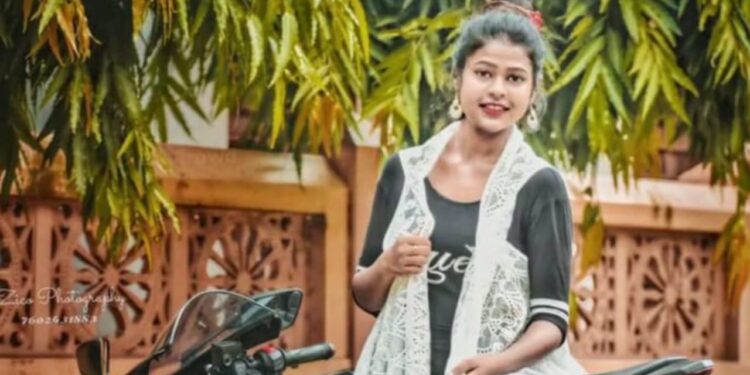 কলেজ ছাত্রী আত্মঘাতী হওয়ার ঘটনায় সদ্য নির্বাচিত তৃণমূল কাউন্সিলরকেই দায়ী করলেন মৃতার পরিবার