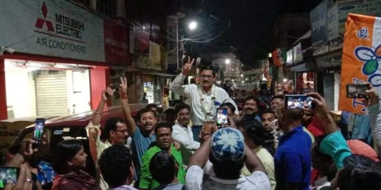 গুসকরা পুরসভার চেয়ারম্যান নির্বাচিত হলেন কুশল মুখার্জ্জী