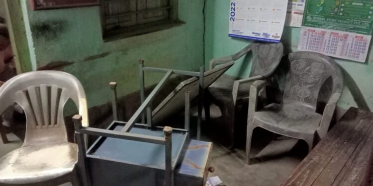 আউশগ্রামে ক্লাবে চড়াও হয়ে ভাঙচুর ও বিজেপি নেতাকে হুমকির অভিযোগ তৃণমূলের অঞ্চল সভাপতির বিরুদ্ধে