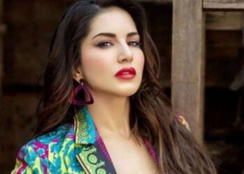 অভিনেত্রী সানি লিওন যাওয়ায় বেজায় চটেছে বাংলাদেশের ইসলামী ঐক্যজোট, ফেরত না পাঠালে পরিস্থিতি খারাপ হবে বলে হুঁশিয়ারি সংগঠনের