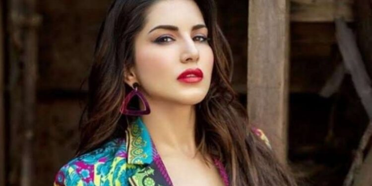 অভিনেত্রী সানি লিওন যাওয়ায় বেজায় চটেছে বাংলাদেশের ইসলামী ঐক্যজোট, ফেরত না পাঠালে পরিস্থিতি খারাপ হবে বলে হুঁশিয়ারি সংগঠনের