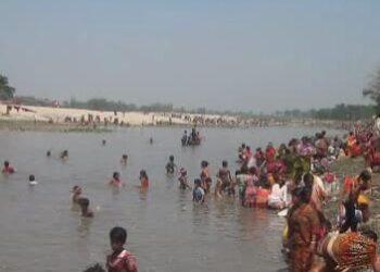 সাড়ম্বরে শুরু হল গঙ্গারামপুর শিববাড়ির প্রাচীন বারুণী স্নান ও মেলা