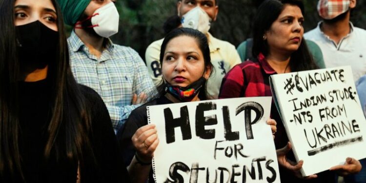 খারকিভে আহত আরও এক ভারতীয় পড়ুয়া,অবিলম্বে ইউক্রেন ছাড়ার নির্দেশিকা জারি ভারতীয় দূতাবাসের