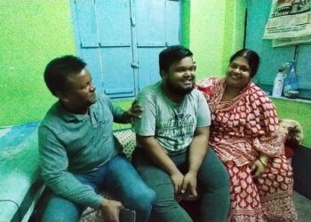 দুঃস্বপ্নের খারকিভ থেকে ফিরে আতঙ্ক পিছু ছাড়ছে না পূর্বস্থলীর আকিবের