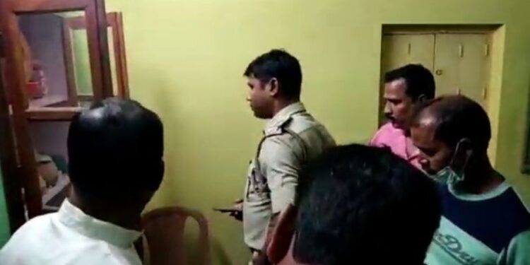 বাঁকুড়ায় বাড়িতে দুঃসাহসিক চুরি, খোওয়া গেছে নগদ টাকা-সোনার গহনসহ কয়েক লক্ষ টাকার সামগ্রী