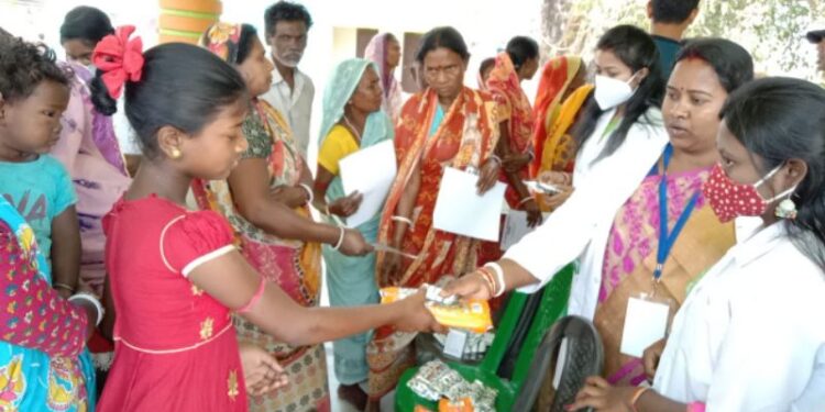 মেয়েদের বিভিন্ন রোগ নিয়ে সচেতনতামূলক শিবিরের আয়োজন করে আন্তর্জাতিক নারী দিবস পালন করল দুর্গাপুরের দুই স্বেচ্ছাসেবী সংস্থা