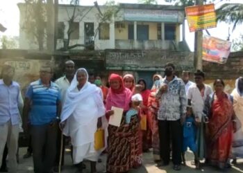 বছরের পর বছর আটকে গচ্ছিত টাকা, বিপাকে পড়ে বিক্ষোভ দেখালেন সমবায় সমিতির গ্রাহকরা