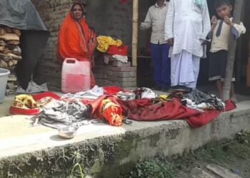 রহস্যজনকভাবে আগুন ধরে যাচ্ছে পোশাক পরিচ্ছদে, আতঙ্কে পরিবারের লোকজন