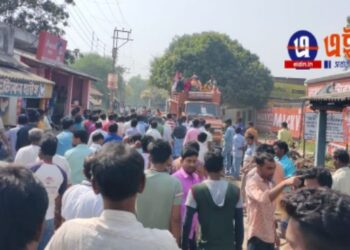 ডাকাতির ঘটনার ২ দিন পরেও অধরা দুষ্কৃতিদল, পথ অবরোধ গ্রামবাসীদের