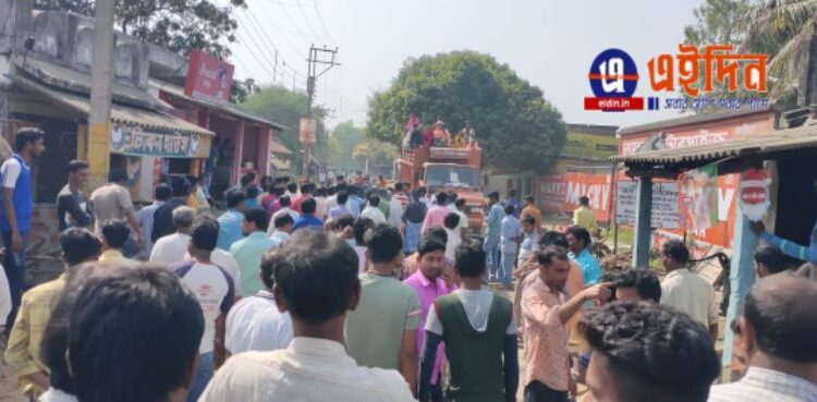 ডাকাতির ঘটনার ২ দিন পরেও অধরা দুষ্কৃতিদল, পথ অবরোধ গ্রামবাসীদের