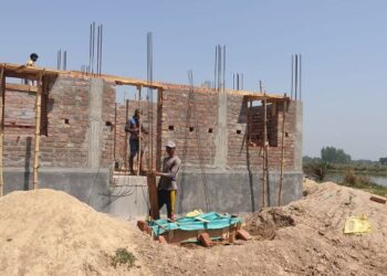 নিজের শেষ সম্বল দিয়ে অসহায় মহিলা ও শিশুদের জন্য অনাথ আশ্রম তৈরি করছেন অবসরপ্রাপ্ত কলেজ শিক্ষক