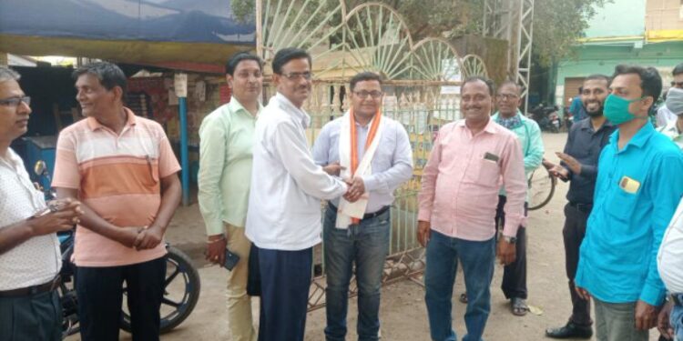 মিড ডে মিলের চাল ওজনে কম !  বিডিওকে অভিযোগ জানালেন শিক্ষকরা