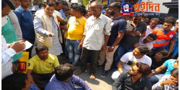 মন্ত্রীর ধমকানিকে তোয়াক্কা না করে কালনা পুরসভায় চেয়ারম্যান নির্বাচনে ভোটাভুটি, দলের মনোনীতকে হরিয়ে চেয়ারম্যান নির্বাচিত হয়ে দল থেকে বহিস্কৃত তৃণমূল কাউন্সিলার