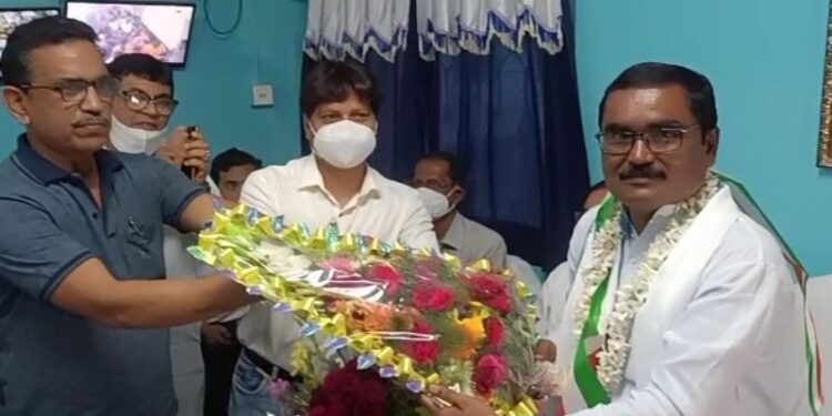 নির্বিঘ্নে সম্পন্ন হল দাঁইহাট পুরসভার কাউন্সিলরদের শপথ গ্রহণ