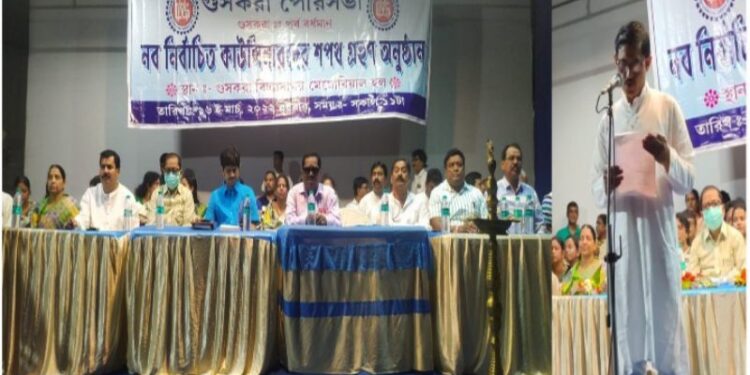 গুসকরা পুরসভার চেয়ারম্যান হিসাবে শপথ গ্রহণ করলেন কুশল মুখার্জ্জী