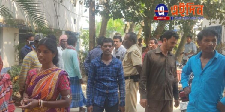 কম টাকার টেন্ডার দেখিয়ে বৃক্ষপাটা প্রাপকদের বঞ্চিত করার চেষ্টার অভিযোগে পঞ্চায়েতে বিক্ষোভ