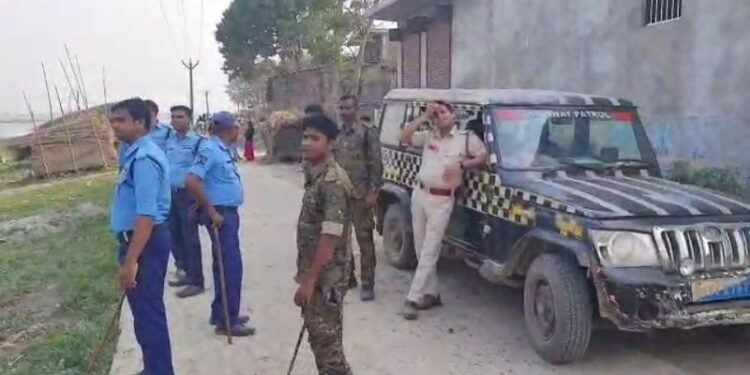 ভুতনিতে দিঘির দখল ঘিরে তুমুল বোমাবাজি, গ্রেফতার ৮