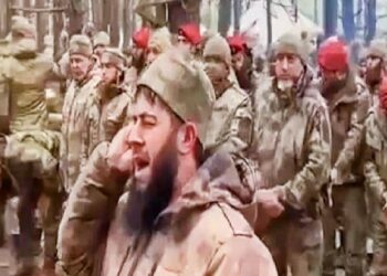 রাশিয়ার পক্ষে যুদ্ধ করতে ইউক্রেন যাচ্ছে এক হাজার চেচেন যোদ্ধা, ভলোদিমির জেলেনস্কিকে হত্যার জন্য পাঠানো চেচেন বিশেষ বাহিনীকে নিকেশ করেছে বলে দাবি ইউক্রেনের