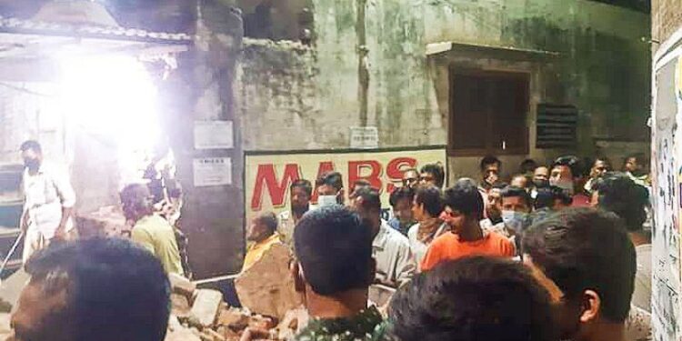 বাংলাদেশের ঢাকায় ইসকন মন্দিরে হামলা, ভাঙচুর, মারধর, গুরুতর আহত ৩