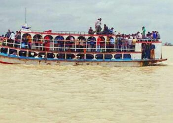 বাংলাদেশের নারায়ণগঞ্জে শীতলক্ষ্যা নদীতে জাহাজের ধাক্কায় লঞ্চডুবি, এক শিশুসহ ৫ মৃতদেহ উদ্ধার, নিখোঁজ শতাধিক