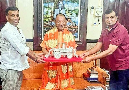 ‘বুলডোজার বাবা’ যোগী জিততেই বুলডোজারের চাহিদা বেড়েছে উত্তরপ্রদেশে