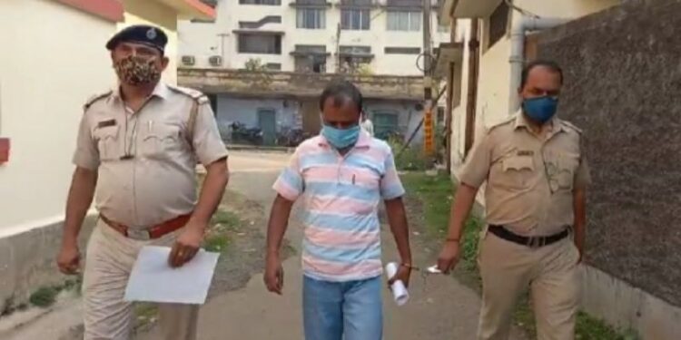 প্রাণে মারার ভয় দেখিয়ে নাবালিকা ছাত্রীকে দিনের পর দিন ধর্ষণ,অভিযুক্তকে যাবজ্জীবন কারাদণ্ডের সাজা দিল আদালত