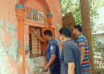 বাংলাদেশে ফের আক্রান্ত হিন্দু মন্দির, জানলার গ্রিল ভেঙে সর্বস্ব নিয়ে চম্পট  দিল দুষ্কৃতিদল