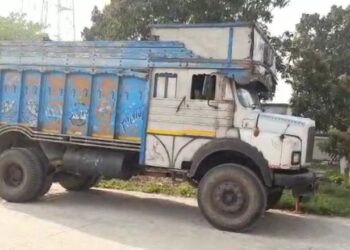 প্রখর রোদ থেকে বাঁচতে লরির নিচে আশ্রয় নিয়ে বেঘোরে প্রাণ গেল খালাসির, গ্রেফতার চালক, আটক ট্রাক