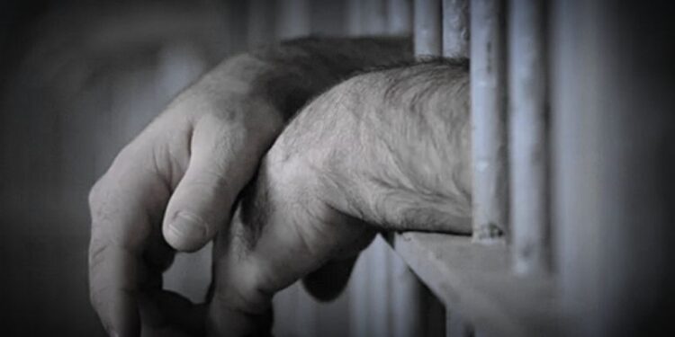 চকলেটের প্রলোভন দেখিয়ে প্রতিবেশী দুই নাবালিকার শ্লীলতাহানী ! গ্রেফতার বৃদ্ধ