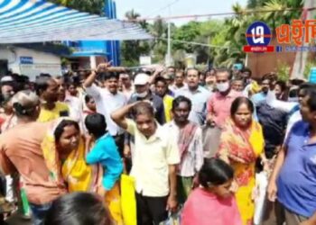 প্রতিবন্ধী শংসাপত্র না পেয়ে গলসির বিডিওর বিরুদ্ধে ক্ষোভ উগরে দিলেন প্রতিবন্ধীরা