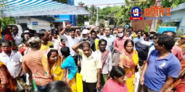 প্রতিবন্ধী শংসাপত্র না পেয়ে গলসির বিডিওর বিরুদ্ধে ক্ষোভ উগরে দিলেন প্রতিবন্ধীরা