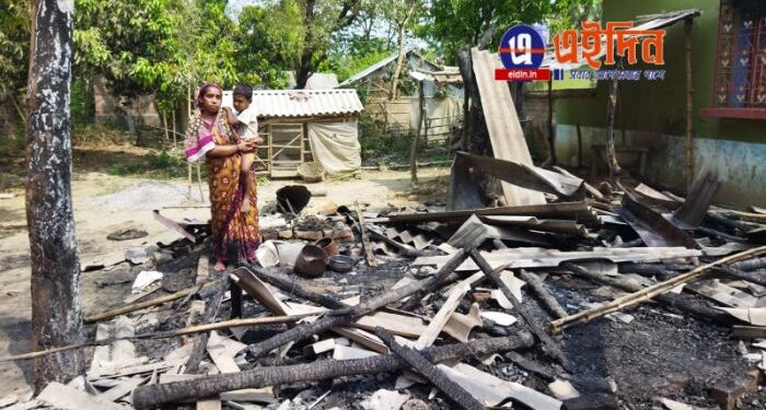 কাটোয়ায় রান্নার গ্যাস সিলিন্ডার লিক করে আগুন ধরে ভস্মীভূত পাশাপাশি ৩ বাড়ি, অগ্নিদগ্ধ ৩ গরু