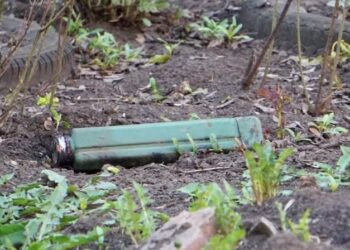 চলে যাওয়ার আগে সর্বত্র মাইন ফেলে গেছে রুশ সেনা : ভলোদিমির জেলেনস্কি