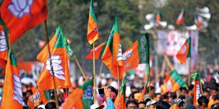 দলের মধ্যে খেয়োখেয়ি আর পুরনো কর্মীদের প্রতি নেতাদের অবহেলাই কি বিজেপির ক্রম অধঃপতনের কারণ ?