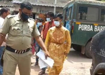 সেজেগুজে নাবালিকাকে বিয়ে করতে আসা বর বাবাজীবনকে গ্রেপ্তার করে আদালতে পাঠালো পুলিশ