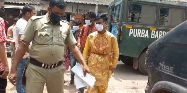 সেজেগুজে নাবালিকাকে বিয়ে করতে আসা বর বাবাজীবনকে গ্রেপ্তার করে আদালতে পাঠালো পুলিশ