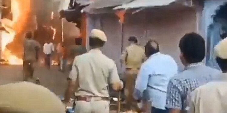 মুসলিম অধ্যুষিত এলাকায় হিন্দু নববর্ষ উপলক্ষে বাইক র‌্যালিতে হামলার ঘটনার পর কারফিউ জারি রাজস্থানের করৌলিতে, বন্ধ ইন্টারনেট