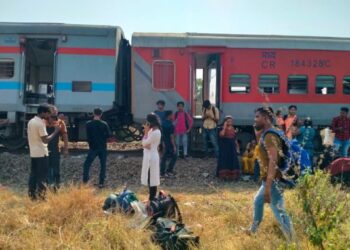 মহারাষ্ট্রের নাসিকের কাছে লাইনচ্যুত বিহারগামী এক্সপ্রেস ট্রেনের ১০ বগি