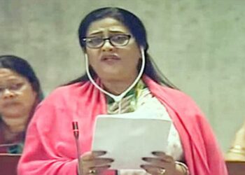 কপালে টিপ পড়ায় পুলিশি হেনস্থার শিকার হওয়া হিন্দু শিক্ষকার পাশে বাংলাদেশের সংসদ সদস্য সুবর্ণা মুস্তাফা