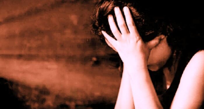 বাবার বন্ধুর ধর্ষণে অন্তঃসত্ত্বা কিশোরী, ডাক্তারি পরীক্ষার ধরা পড়তেই উধাও অভিযুক্ত বিল্লাল মিয়া