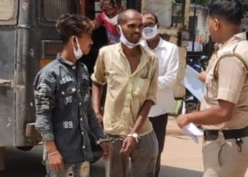 ভাতারে আগ্নেয়াস্ত্রসহ গ্রেফতার ৪ দুষ্কৃতী, হেফাজতে নেওয়া দুষ্কৃতীর বাড়ি থেকে মাস্কেট উদ্ধার করল পুলিশ