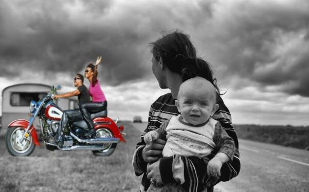 স্ত্রী-সন্তানকে ফেলে অষ্টম শ্রেণীর ছাত্রীকে নিয়ে পালানোর সময় পুলিশের হাতে ধরা পড়ে গেল শিক্ষক