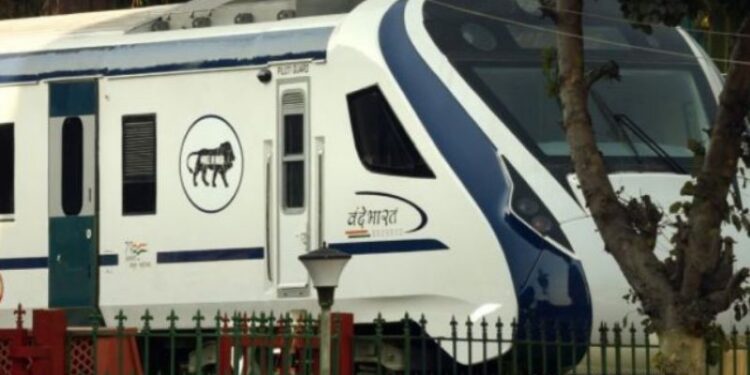 ‘রেলে বেসরকারীকরণ নয়,দরকার যাত্রী নিরাপত্তা ও সুবিধার ক্ষেত্রে উন্নত প্রযুক্তি’-জানালেন রেলমন্ত্রী অশ্বিনী বৈষ্ণব