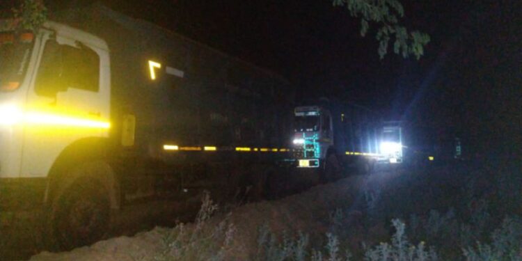 জামালপুরে অবৈধ খাদান থেকে বাজেয়াপ্ত ৯ টি বালি বোঝাই ডাম্পার ও জেসিবি