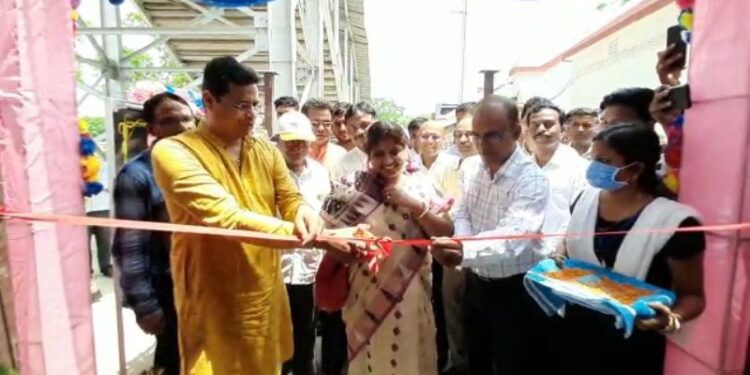 “পিতাপুত্র মিলে নবম শ্রেণীর ছাত্রীকে গনধর্ষণ করল আর গাধার পিঠে ঘুমিয়ে রাজ্য সরকার আর তার প্রশাসন” : সৌমিত্র খাঁ