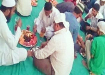 গুজরাটে সম্প্রীতির অনন্য নজির, গ্রামের মুসলিমদের নামাজ ও ইফতারের জন্য আমন্ত্রণ জানালো মন্দির কমিটি