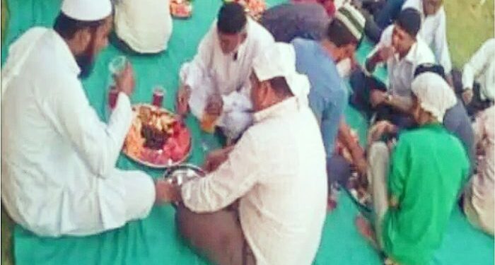 গুজরাটে সম্প্রীতির অনন্য নজির, গ্রামের মুসলিমদের নামাজ ও ইফতারের জন্য আমন্ত্রণ জানালো মন্দির কমিটি