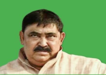 অনুব্রতর অণ্ডকোষ অপারেশন করে বাদ দেওয়া হতে পারে