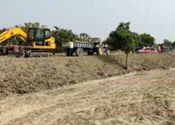 মালদার রতুয়া থানার আইসির বিরুদ্ধে মাফিয়াদের কাছ থেকে টাকা নিয়ে বালি ও মাটি পাচারে মদত দেওয়ার অভিযোগ তুললেন খোদ তৃণমূল বিধায়ক